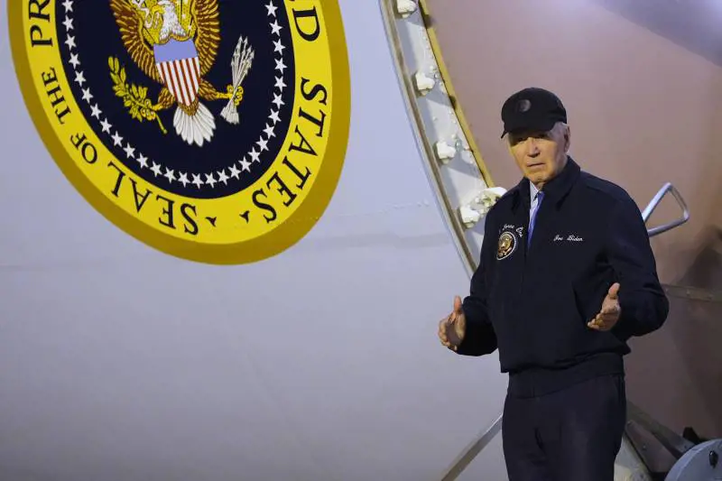I sondaggi mostrati da Pelosi e la "sfiducia" di Obama: le ore decisive per Biden. "Il ritiro? Entro il weekend"