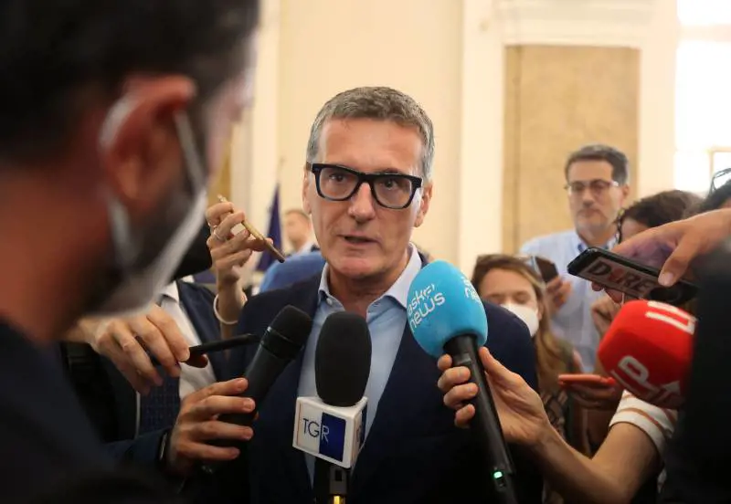 EssiLux lancia gli occhiali che parlano con ChatGPT