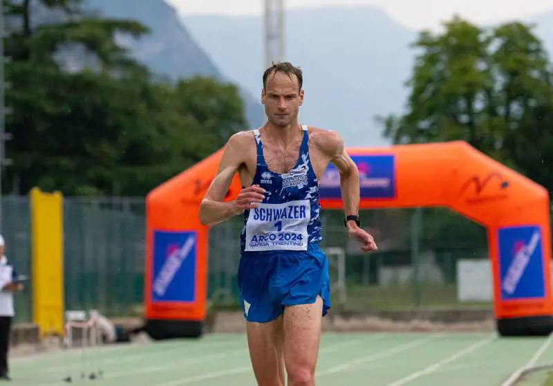 Torna alle gare, vince e se ne va senza ritirare il premio: cosa è successo a Alex Schwazer