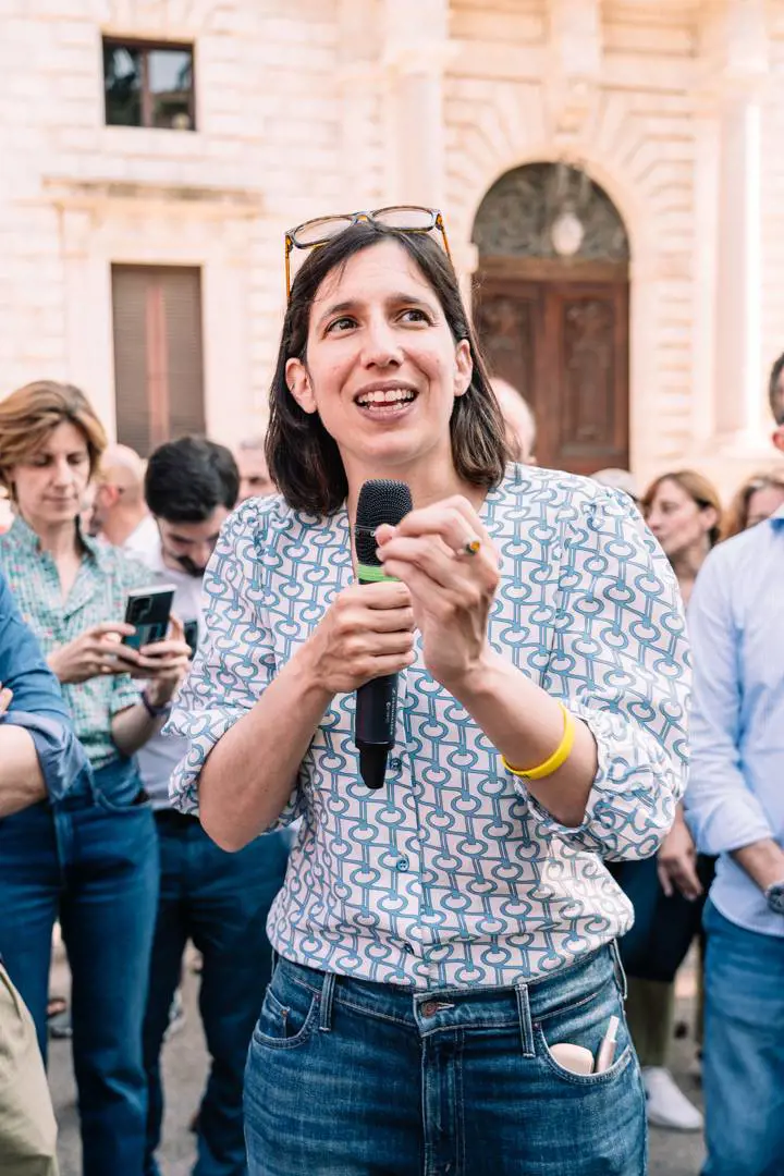 Se il Pd vuole decidere anche il simbolo di FdI. Polemica sulla fiamma