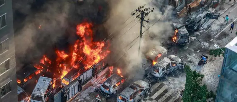 Bangladesh in fiamme, giovani per i posti pubblici
