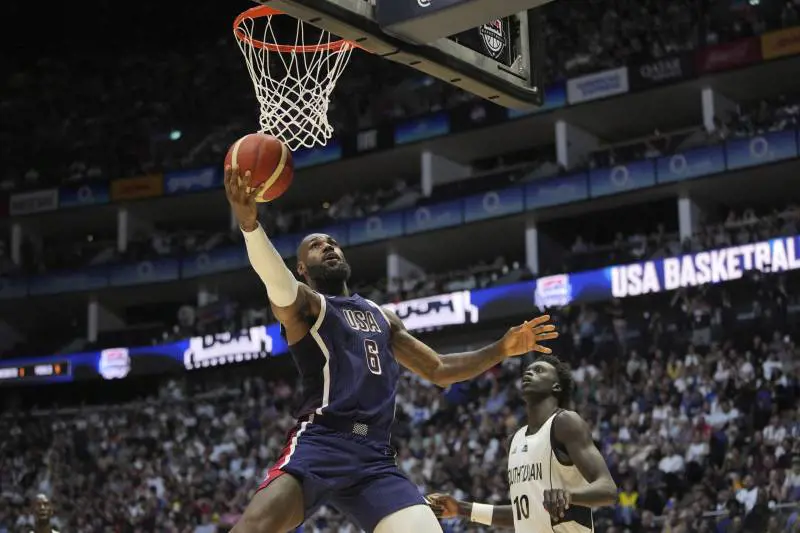 Olimpiadi, LeBron James sarà il portabandiera degli Stati Uniti a Parigi