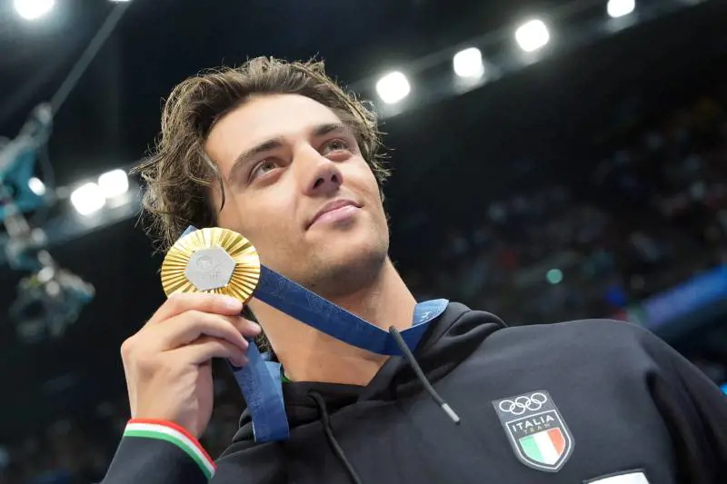 Olimpiadi, secondo oro per l’Italia: Ceccon vince la finale dei 100 dorso