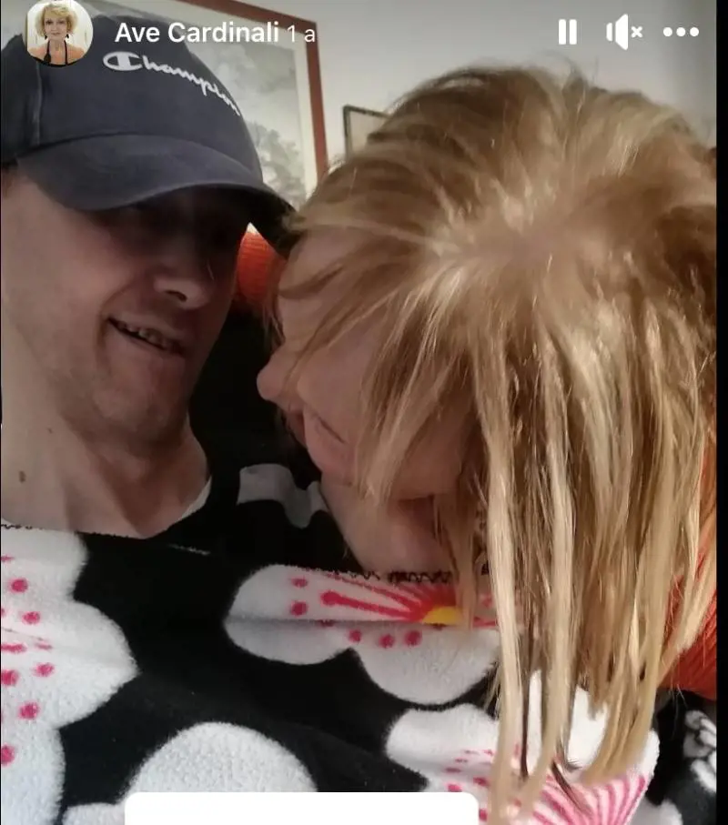 Una delle ultime foto di mamma Ave insieme al figlio Patrizio morto a 52 anni. Immagina tratta da Facebook
