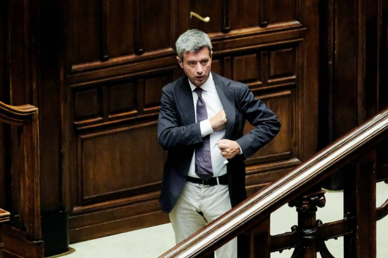 Liguria, il centrodestra resta avanti. E Conte chiede posti per l'ok a Renzi