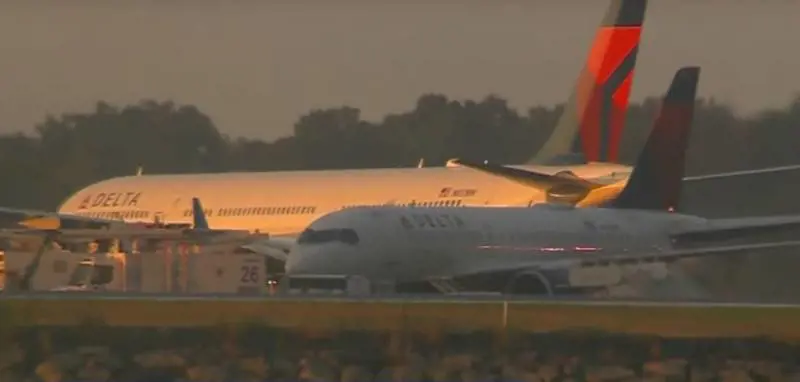 Fulmine colpisce volo da Boston a Roma, paura a bordo tra gli oltre 200 passeggeri