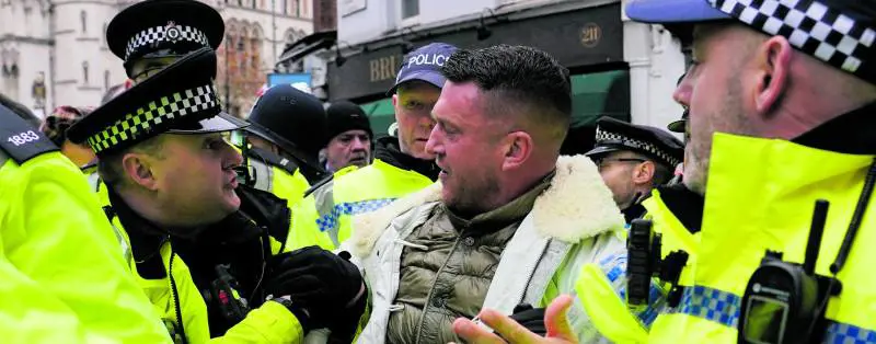 L'allarme della polizia inglese sui tumulti. “State in casa. Controllate figli e social”