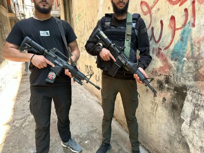 Miliziani palestinesi nel campo di Balata a Nablus