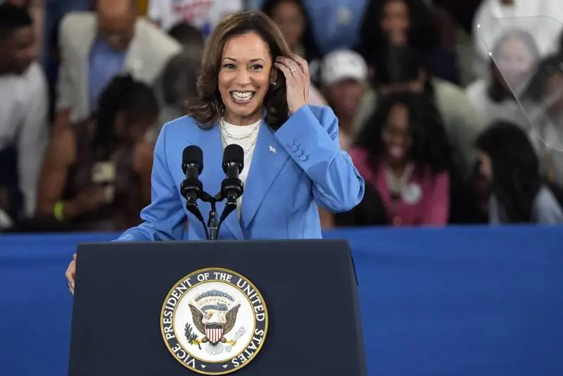 Harris corre, ira Trump. "Convention truccata"