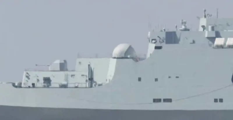 Arma laser su una nave anfibia: cosa rivelano le nuove foto sui piani della Cina