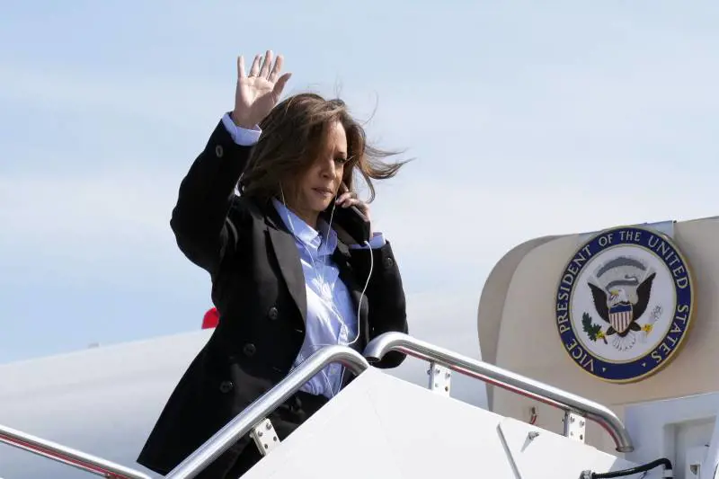 Luna di miele finita per Kamala Harris. L'allarme dem: "Ora siamo sfavoriti"