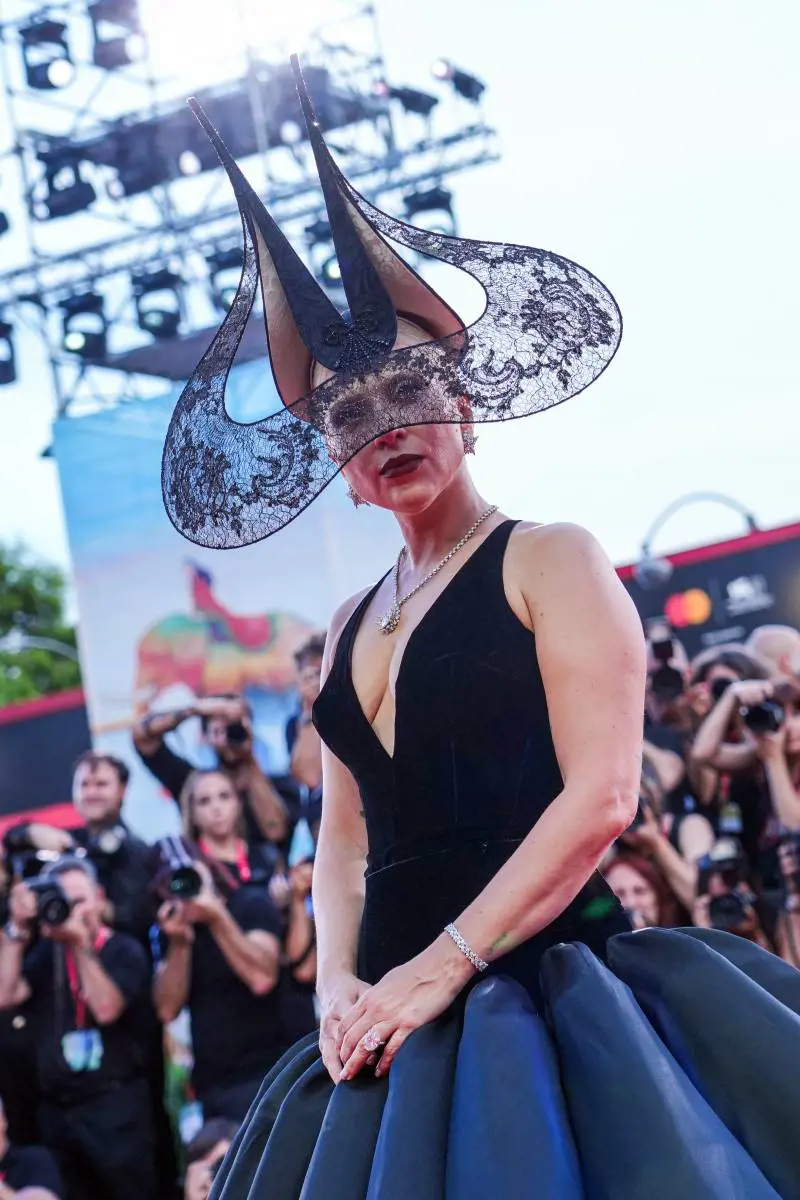 Gaga si prende anche la radio