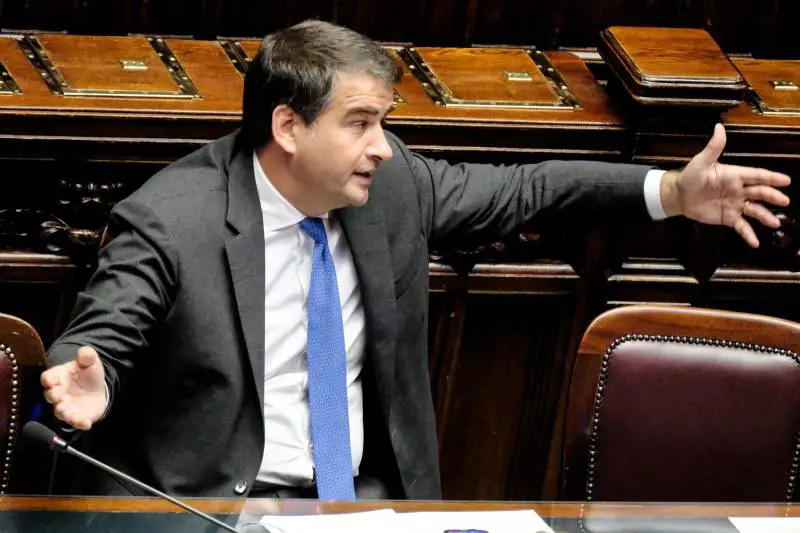 Il Pd vuole sabotare Fitto: valuteremo l'ok in Europa