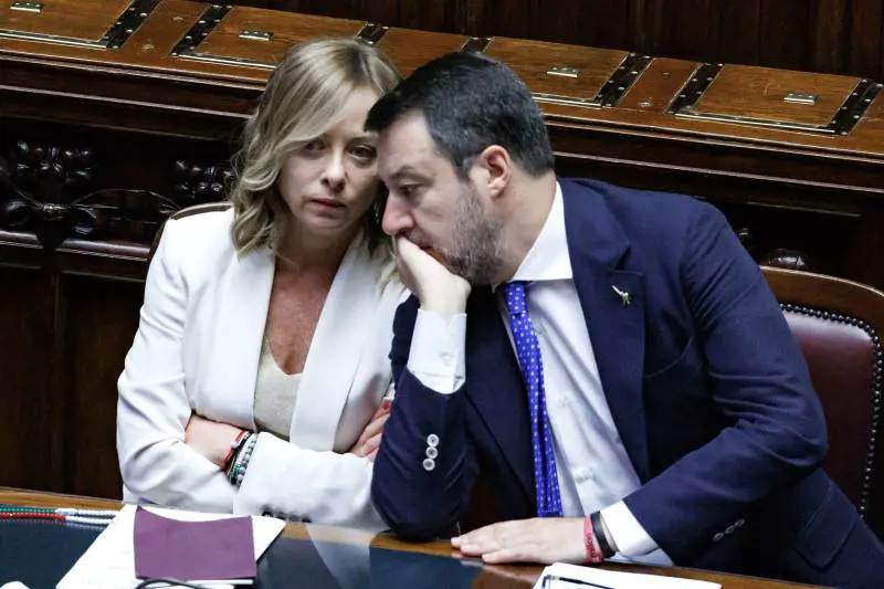 Matteo e Giorgia coppia aperta. Giustizia, Kiev e premierato: Fdi parla (anche) al centro