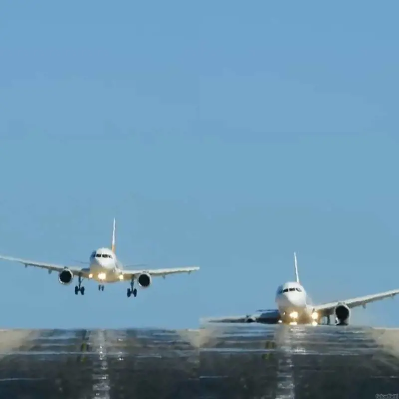 Il wind shear, il danno al carrello e l'atterraggio da brividi: paura sull’Airbus