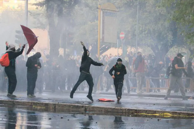 Esaltare i terroristi non è un diritto