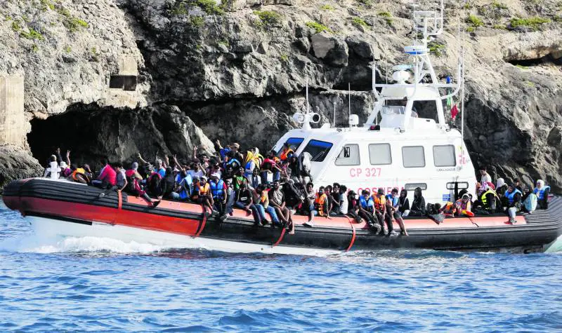 Solo in Italia i progressisti difendono l'invasione