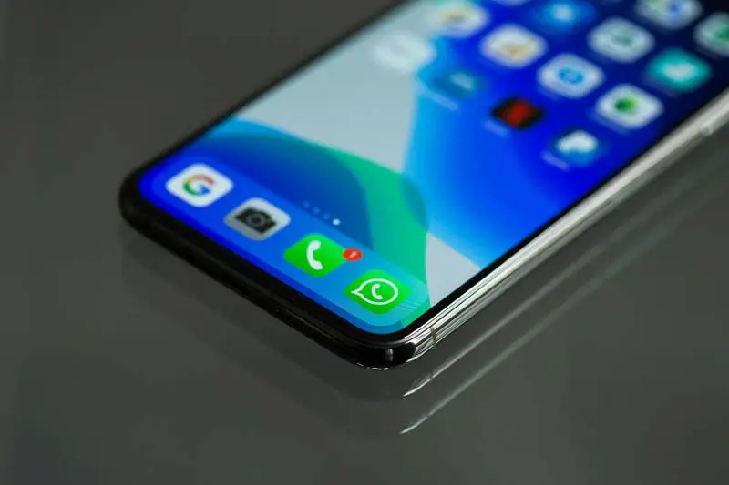 WhatsApp: finisce la compatibilità per alcuni iPhone, ecco quali e da quando