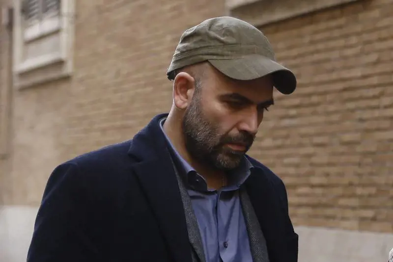 Giovane ucciso a Napoli, Saviano accusa il governo. FdI: "Sciacallo"