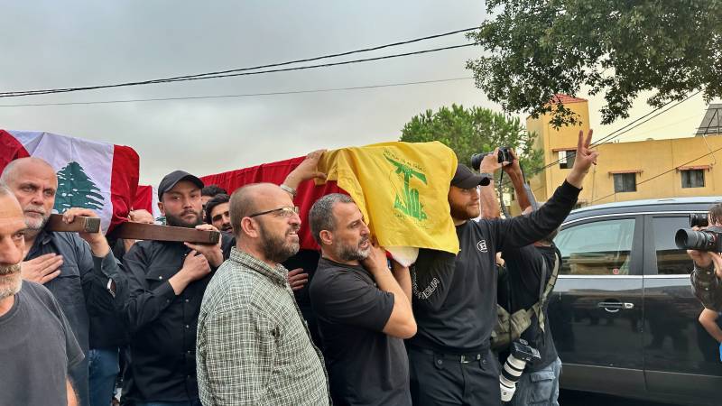 Funerale delle 16 vittime dei bombardamenti mirati israeliani