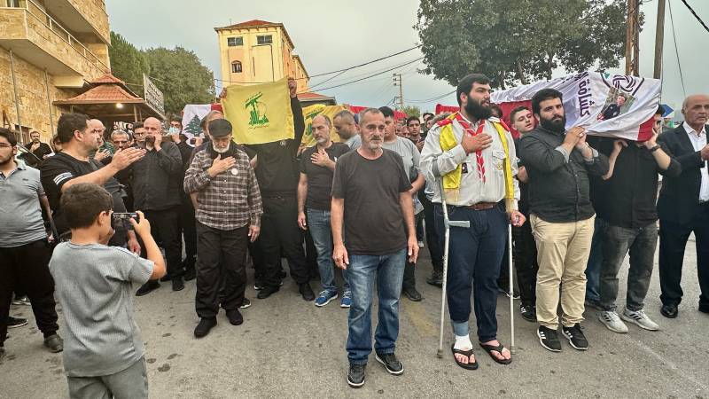 Funerale delle 16 vittime dei bombardamenti mirati israeliani