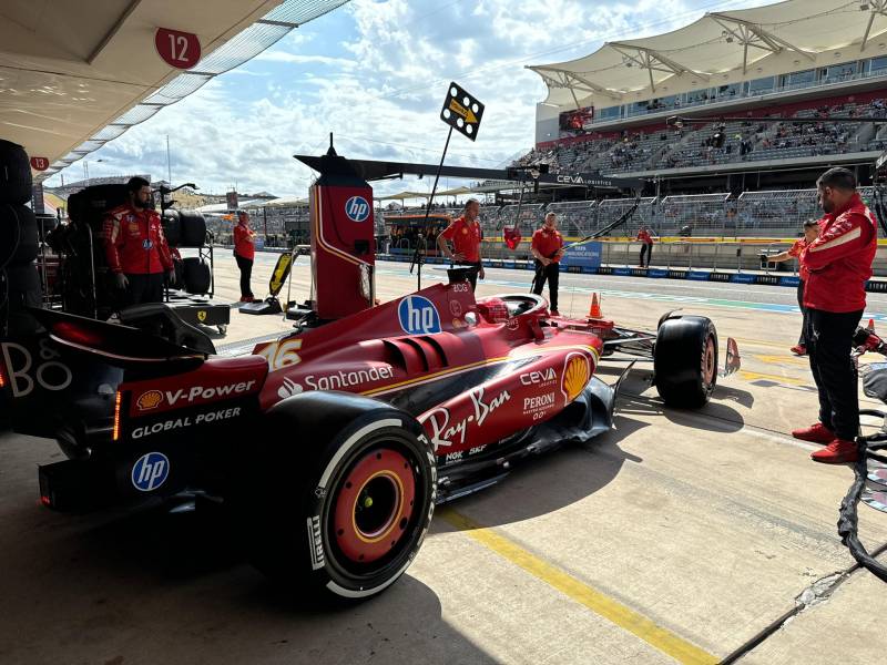 F1 Austin FP1 Ferrari box