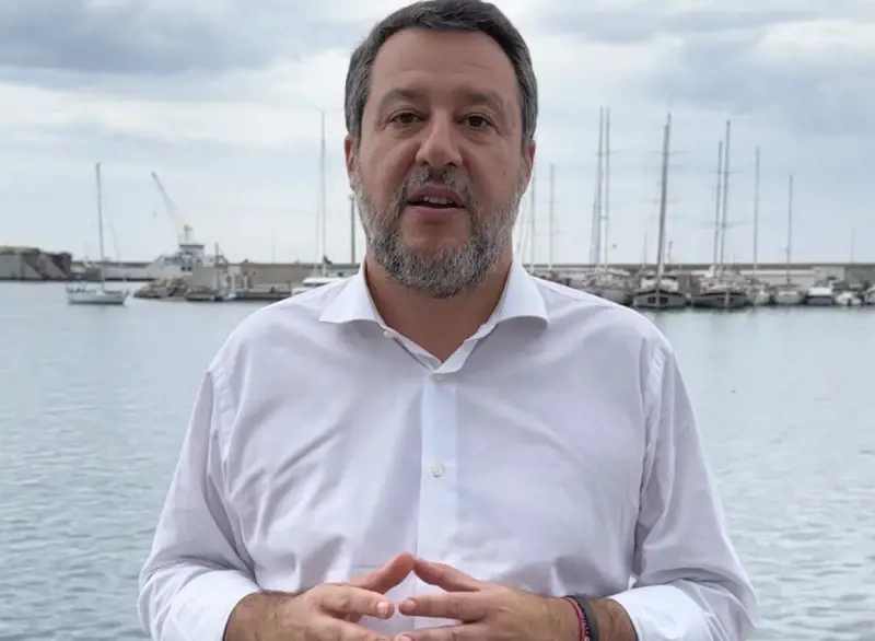 Salvini mobilita la Lega: campagna contro i "giudici politicizzati"