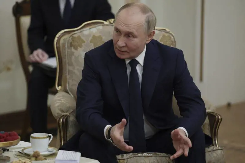 Tutti si congratulano con Trump, resta in silenzio Putin