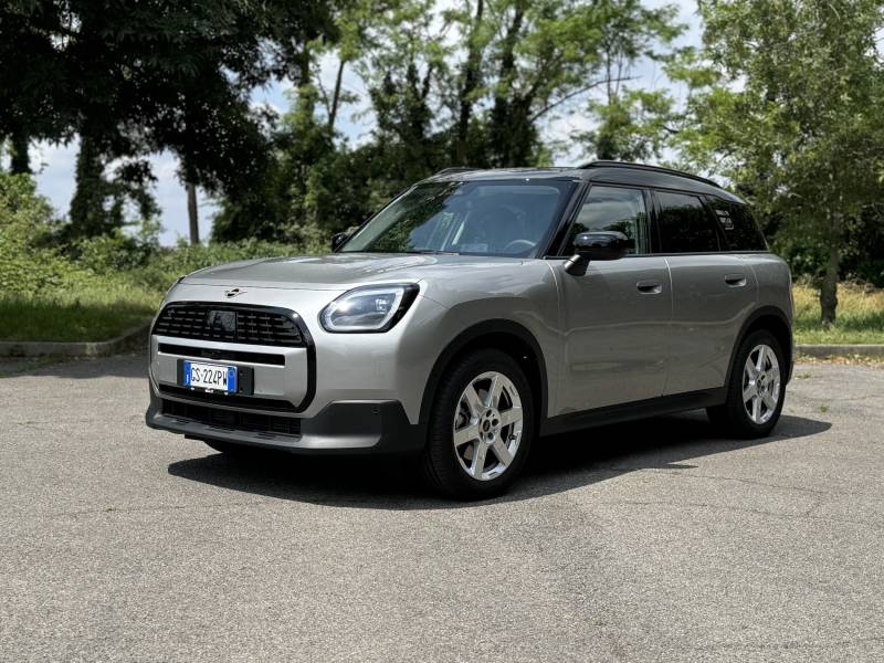 MINI Countryman 2024: tanto spazio, tecnologia e l'1.5 MHEV consuma poco