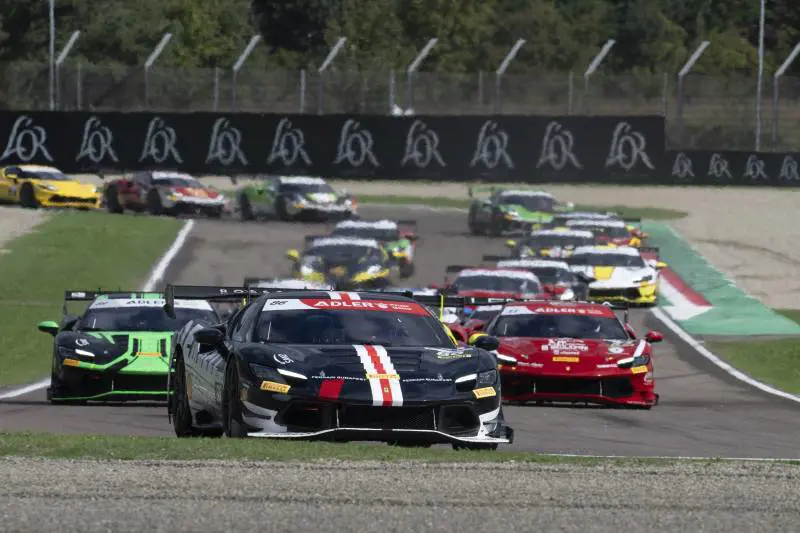 Finali Mondiali Ferrari, lo spettacolo di Imola trionfa sotto la pioggia