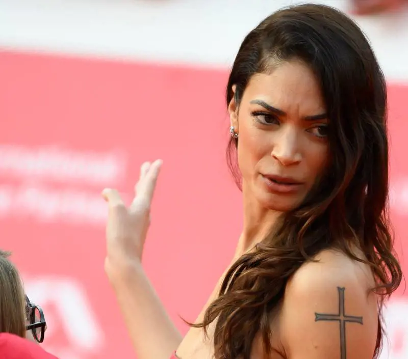 "Si è montata la testa". Bufera su Elodie: cosa è successo a Roma