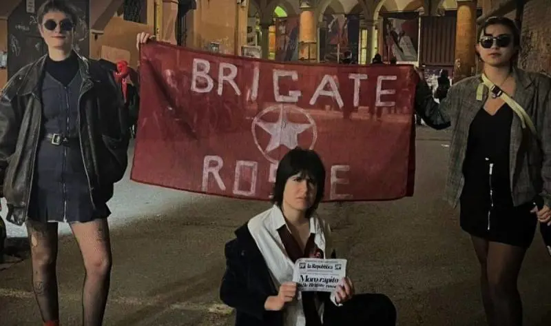 Si travestono inscenando il rapimento di Aldo Moro: buferra a Bologna