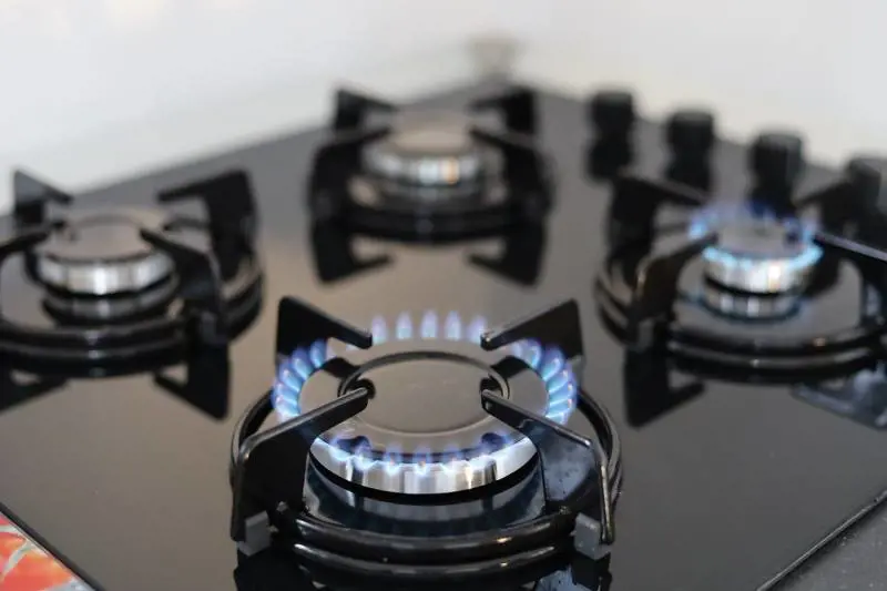 Gas, in sei mesi aumenti del 12% sul mercato libero: le cause dell’impennata dei prezzi