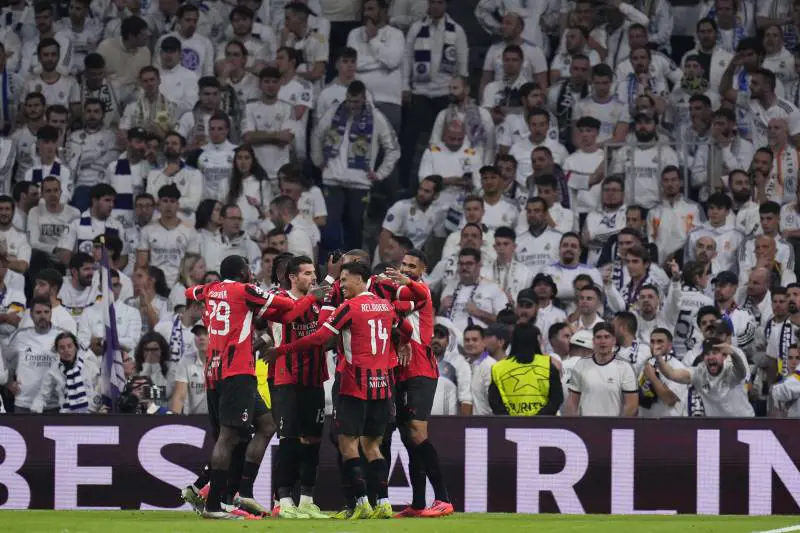 Ovazione per il Milan, per la Juve un pari che soddisfa. Che beffa per il Bologna