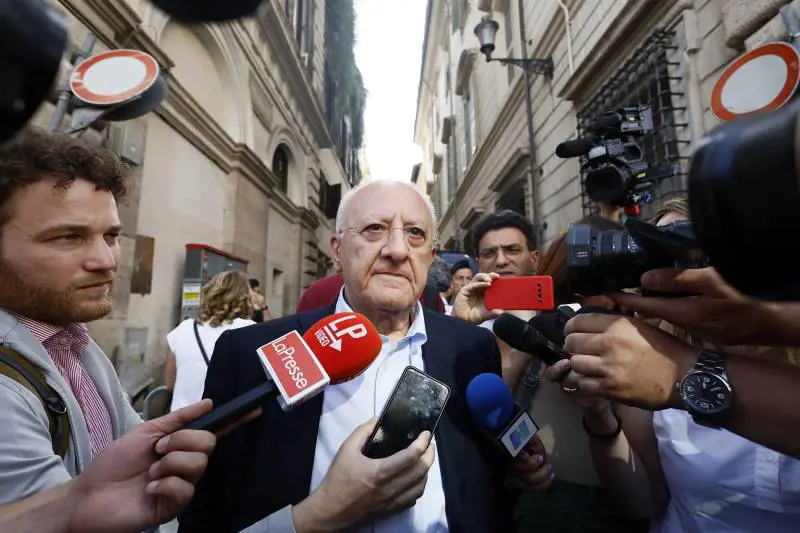 De Luca condannato per gli sprechi sul Covid