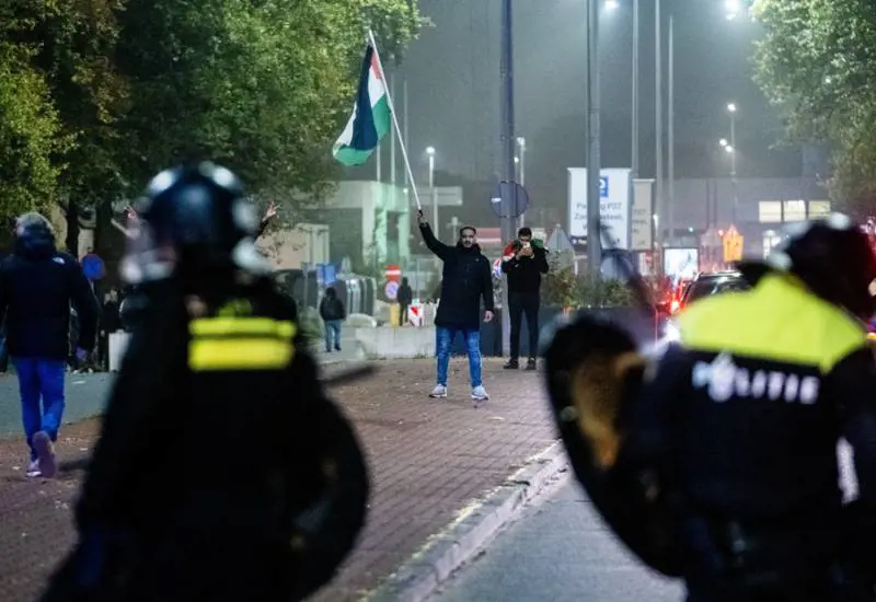 "Circondato e aggredito". Violenza pro Pal sull'inviato del Tg1