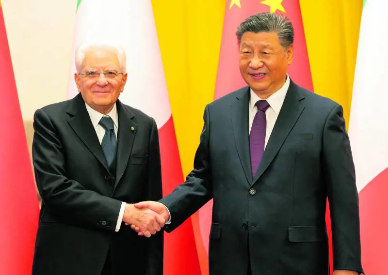 Mattarella ricuce con la Cina. "No a blocchi contrapposti"