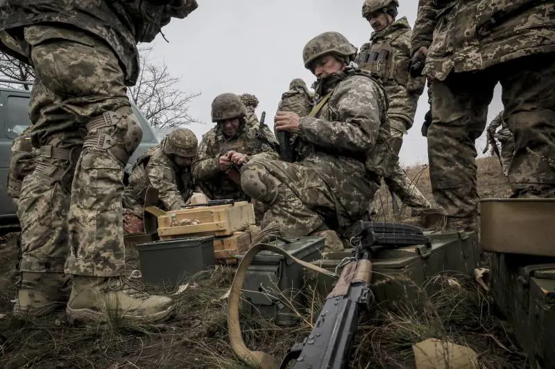 Truppe in Ucraina per sostenere Kiev: l'Ue divisa su come proteggere Zelensky