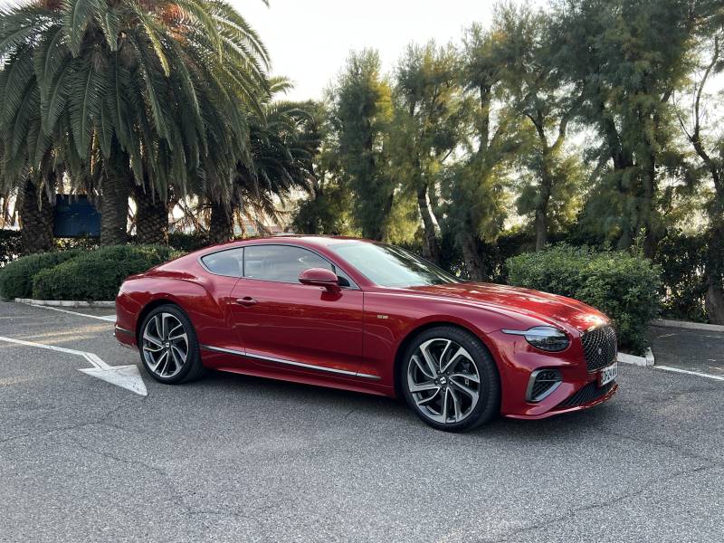 Al volante della Bentley Continental GT, anima lussuosa e potente