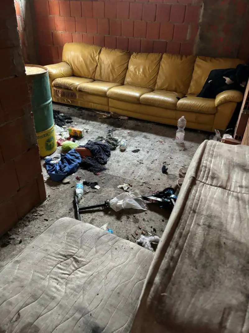 "Ci sono gli irregolari drogati e ubriachi". Il degrado di Milano nel cantiere occupato