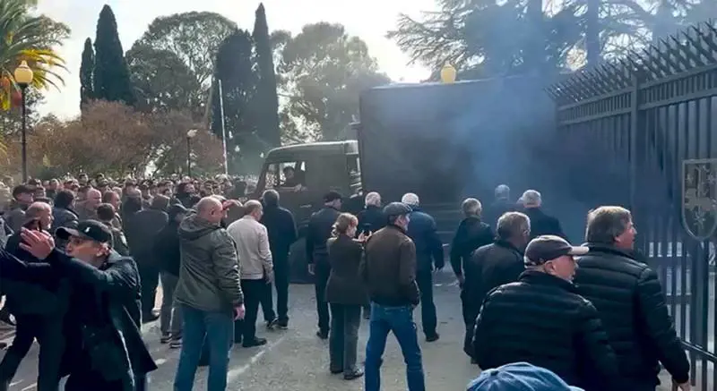 Georgia, nuove tensioni per Mosca. Assalto al Parlamento dell'Abkhazia
