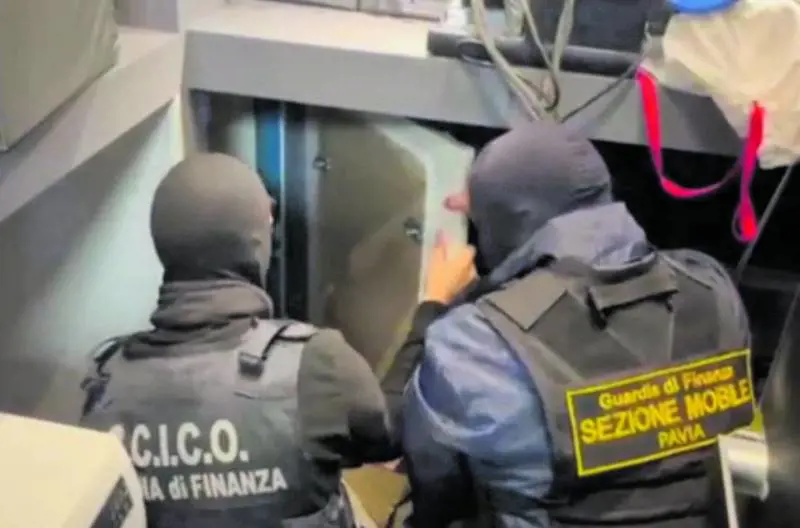 Comasina, scoperto un bunker in casa del narcos erede dei Flachi