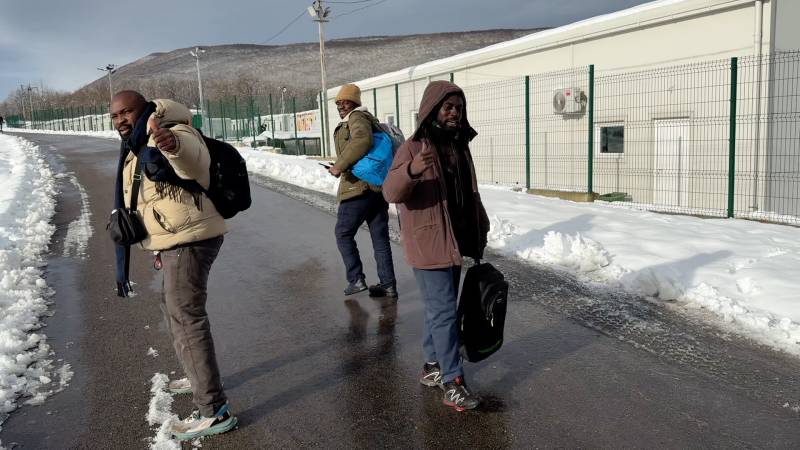 Congolesi che partono verso l'Italia da Lipa attraversando illegalmente i confini