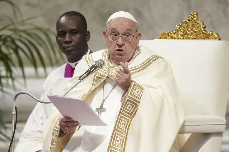 Il Papa ai giovani: "I social? Illusioni"