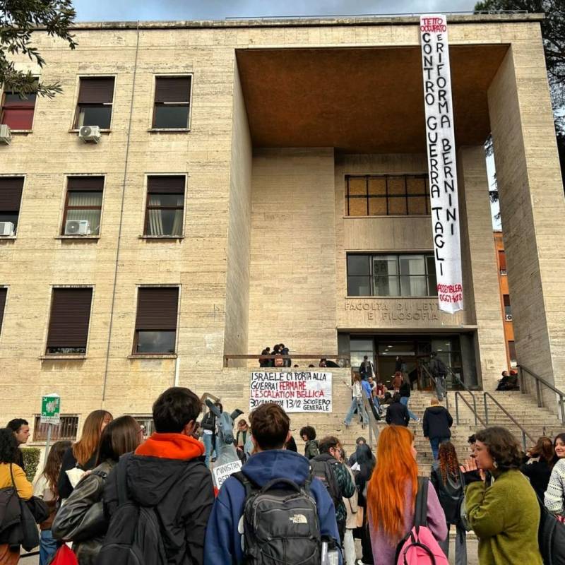 Tetto occupato La Sapienza