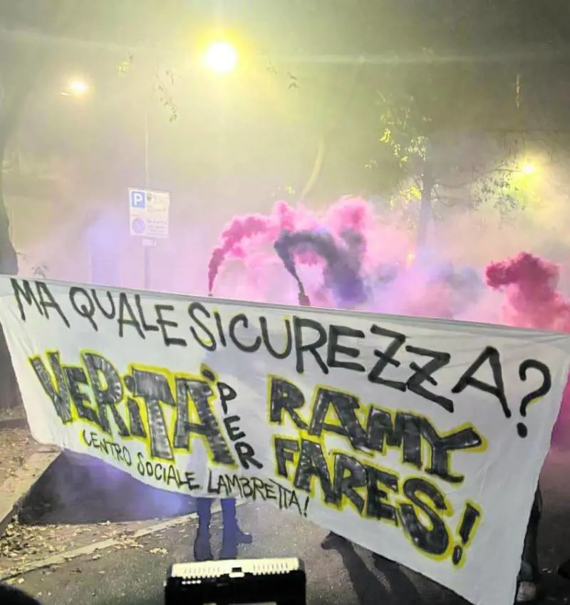 Corvetto, fiaccolata per Ramy. E il quartiere ora fischia il Pd