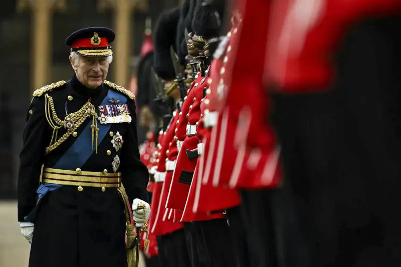 "Un flop". Il ritratto ufficiale di Carlo III che nessuno vuole