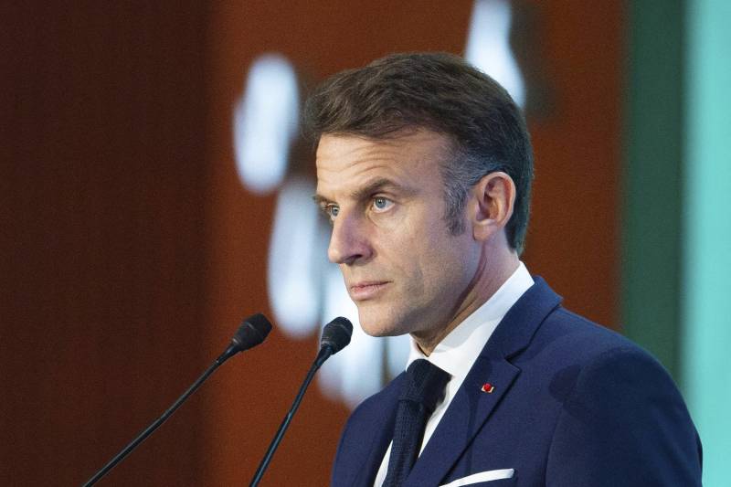 Un'altra tegola per Macron: Moody's declassa la Francia