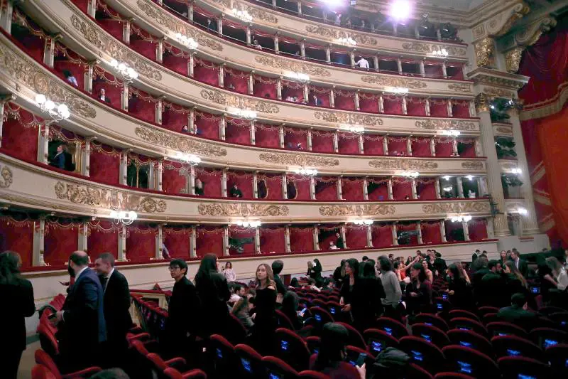 Gridò a teatro "Palestina libera". La Scala licenzia la maschera