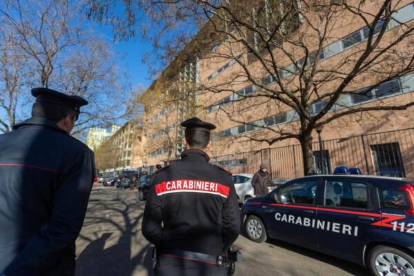 Nasconde il corpo del padre in casa per intascare la pensione: la scoperta dei parenti a Natale